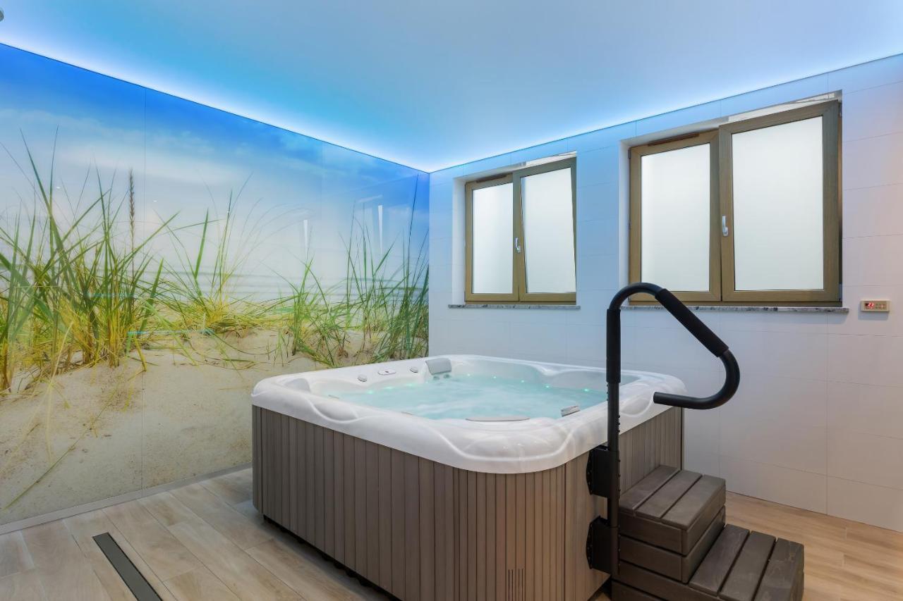 Underground Apartment In A Lux Holiday House Posejdon By Renters Prestige Kołczewo Exterior foto